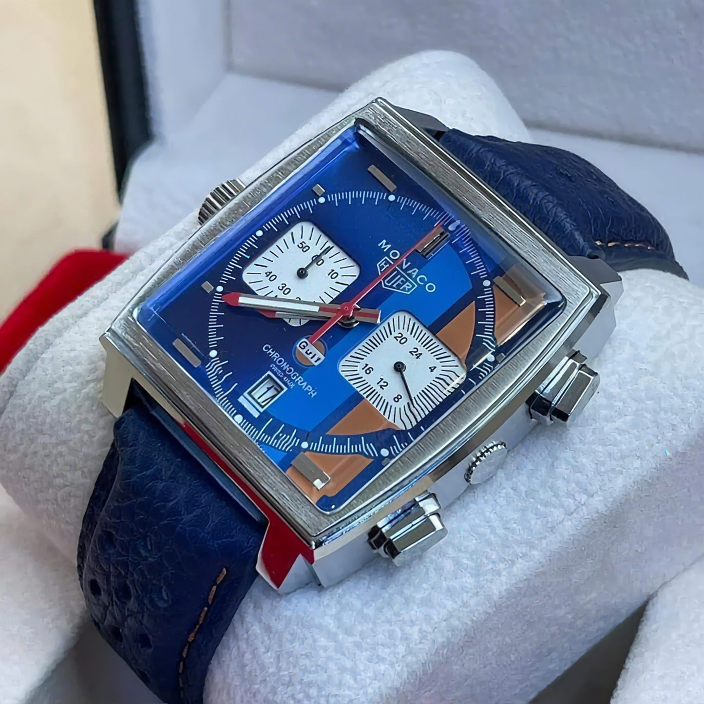Ultra - Monaco Chrono – Le style carré des hommes d’exception